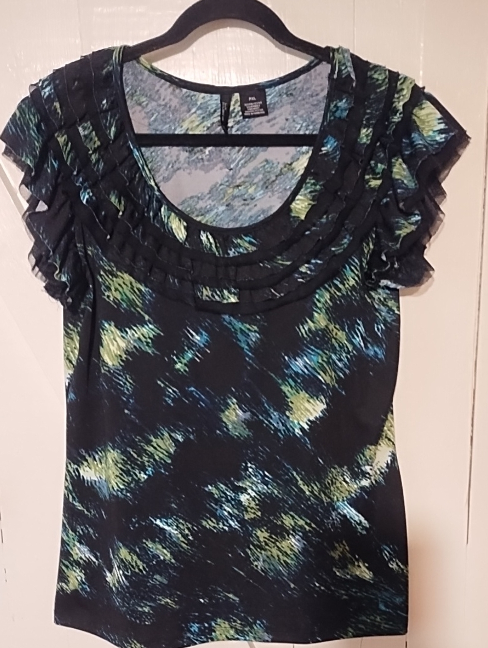 new directions Black Abstract Print Ruffled Scoop Neck Top PXL VGC.